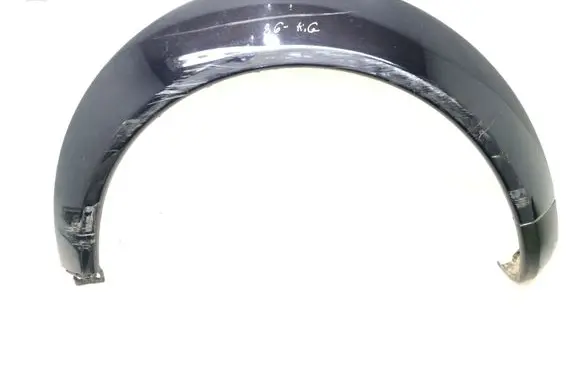 Rear fender molding trim