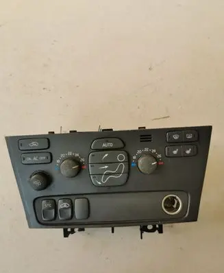 Volvo V70 Climate control unit 8682735