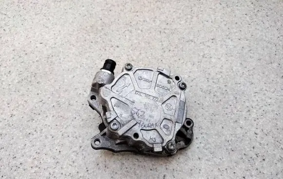 Volkswagen Touran II Vacuum pump 03L145100FAOP1058 03L145100F
