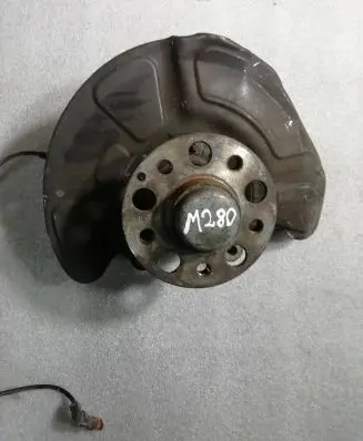 Mercedes-Benz E W212 Front wheel hub A2125400217