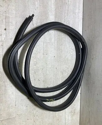 Rear door rubber seal (on body)