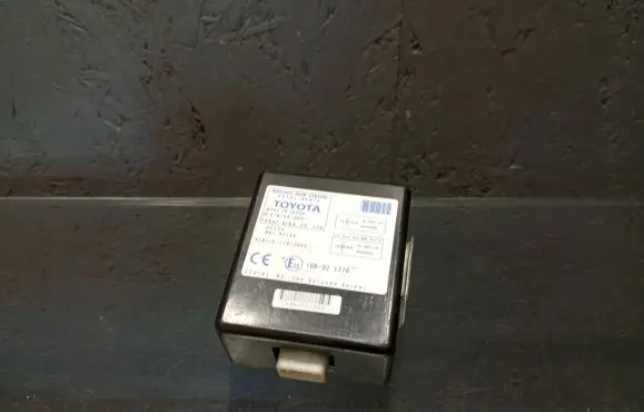 Toyota Corolla E140 E150 Door control unit/module 897410F010 TA2003161 61B168096