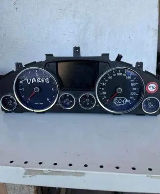 Volkswagen Touareg I Speedometer (instrument cluster) 7L6920885J 1024000240 0263655734