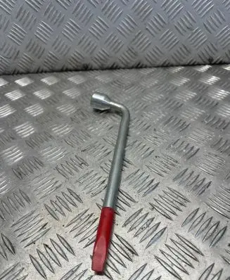 Volvo XC90 Wheel nut wrench 9133668