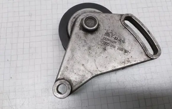 Volkswagen PASSAT B5.5 Belt tensioner pulley 058260511