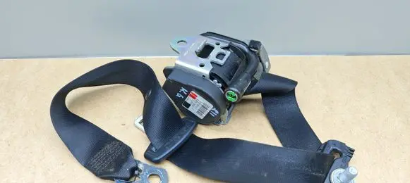 Mercedes-Benz E W211 Rear seatbelt 2118600986