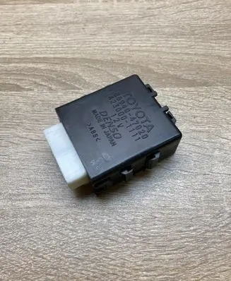 Toyota Prius (XW30) Window wiper relay 8594047020 4230001111