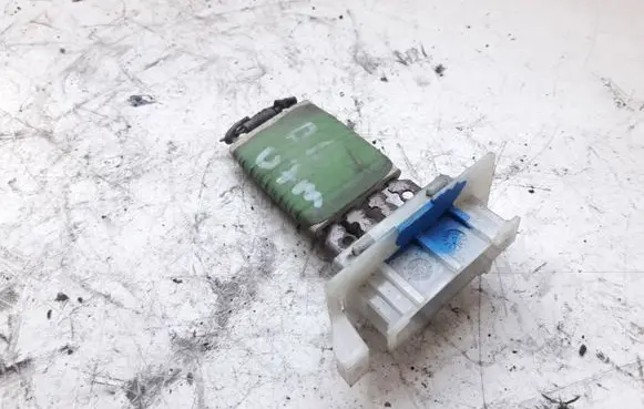 Volkswagen PASSAT B6 Heater blower fan relay 