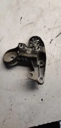 Audi A4 S4 B7 8E 8H Engine mounting bracket 8e0199351M