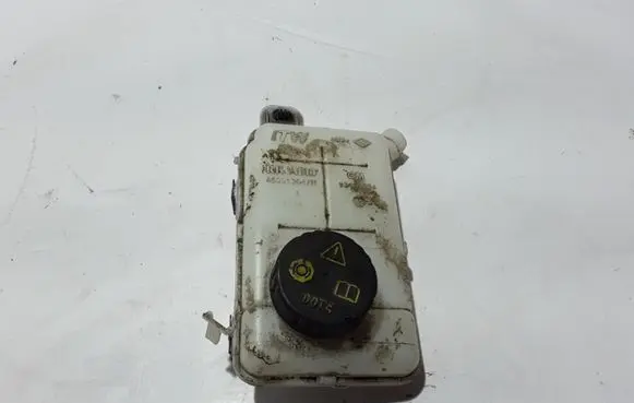 Brake fluid reservoir