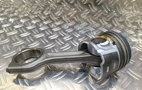 Peugeot 508 Piston with connecting rod
