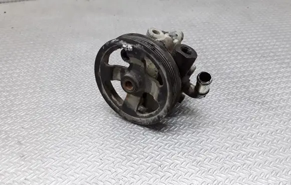 Toyota Corolla Verso E121 Power steering pump