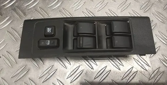 Toyota Corolla Verso AR10 Electric window control switch 848200F030