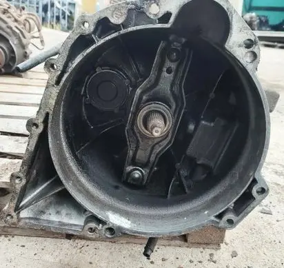 Volkswagen Touareg I Manual 5 speed gearbox 1067401036