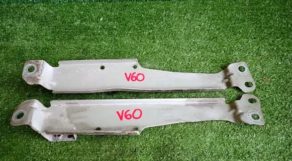 Volvo V60 Fender mounting bracket 31468233