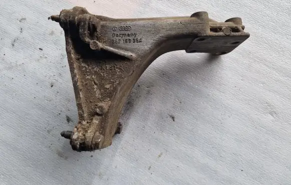 Volkswagen Golf II Engine mounting bracket 357199354
