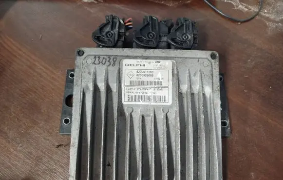 Renault Kangoo I Engine control unit/module 8200911560 8200909666