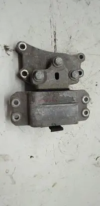 Engine mount bracket