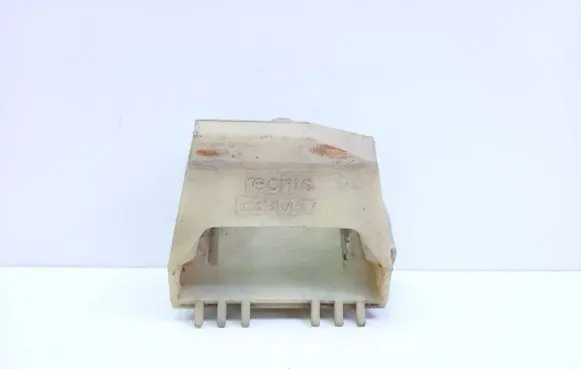 BMW 5 E39 Radiator mount bracket 17112247894