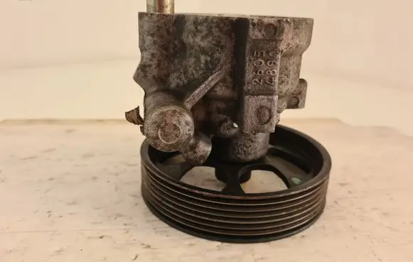 Nissan Primera Power steering pump 26092070 8200100082