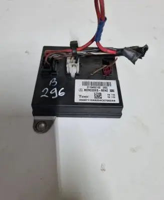 Mercedes-Benz E W211 Comfort/convenience module 2115452132 00701112524