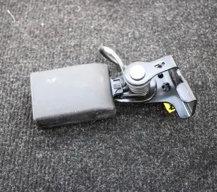Rear seatbelt buckle