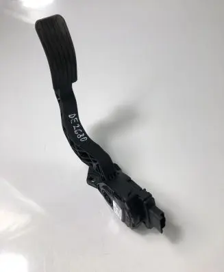 Accelerator throttle pedal