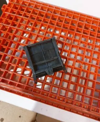 Mercedes-Benz E W212 Fuse box cover A2125400080