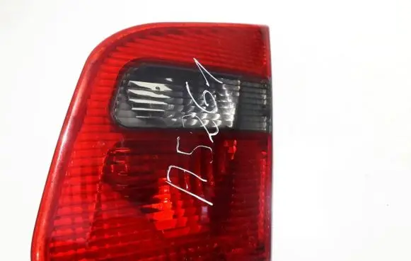 Mitsubishi Carisma Tailgate rear/tail lights