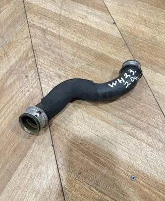 Mercedes-Benz C W204 Engine coolant pipe/hose A2125018282