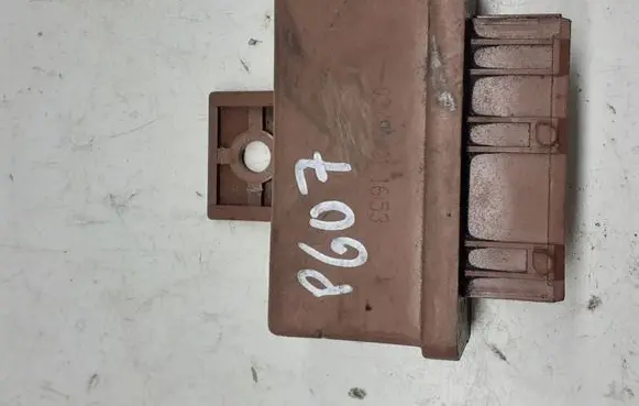 Peugeot 607 Fuel pump relay 240109