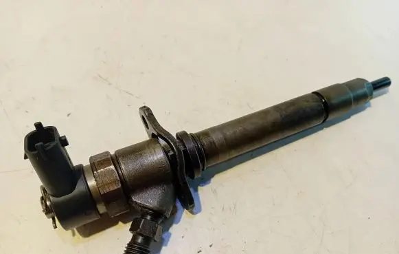 Volvo S80 Fuel injector 8658352