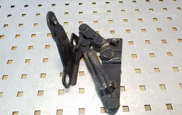 Seat Altea XL Engine bonnet/hood hinges 5P0823302B