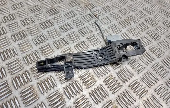 Mazda 6 Rear door exterior handle/bracket R8376