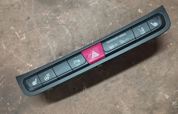 Jeep Renegade Hazard light switch 07356350210