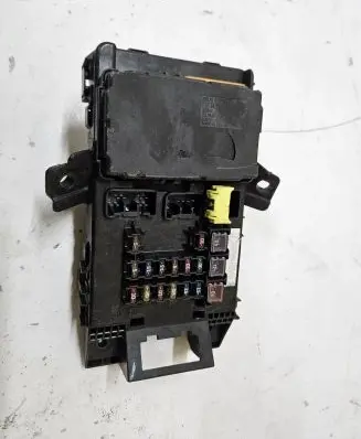 Toyota Avensis T250 Fuse module 8264105011
