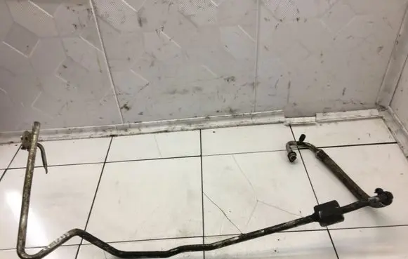 Nissan Almera N16 Air conditioning (A/C) pipe/hose