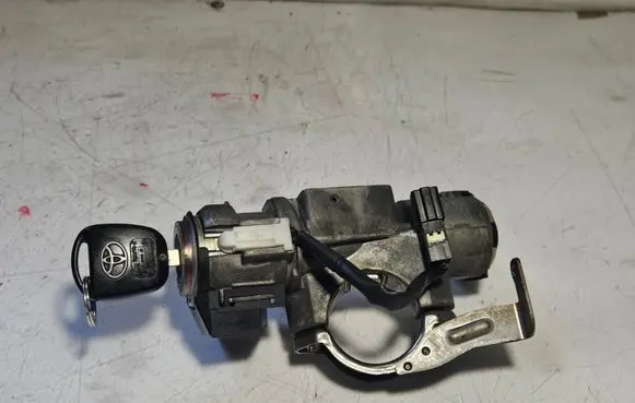 Toyota Avensis T250 Ignition lock 8978305010 N0501517