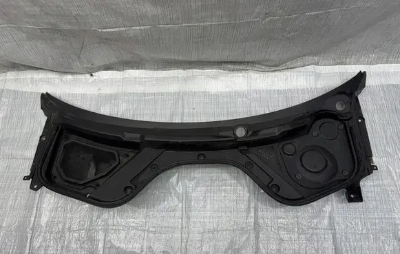 Maserati GranTurismo Wiper trim 6702637470