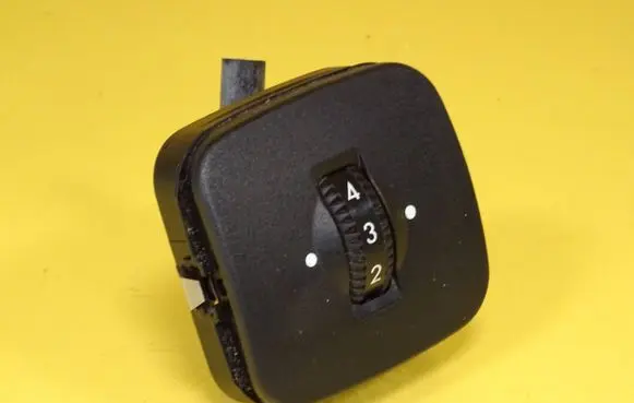Mercedes-Benz S W220 Seat heating switch 2208000878A