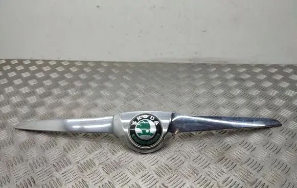Skoda Fabia Mk2 (5J) Front grill 5J0853633A