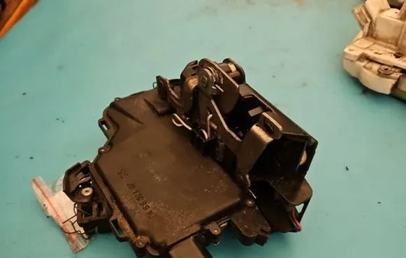 Seat Toledo II (1M) Rear door lock IMPRK1382858