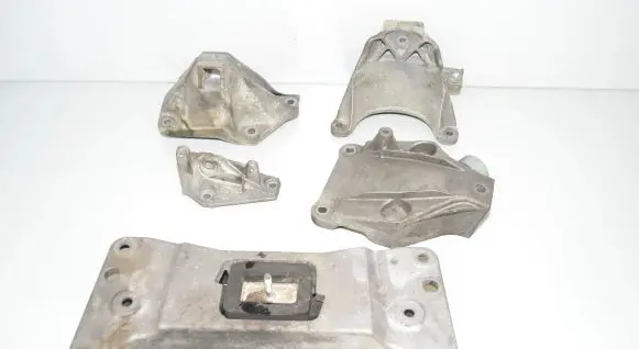 BMW 5 F10 F11 Engine mounting bracket 6777623 6777613 7805421