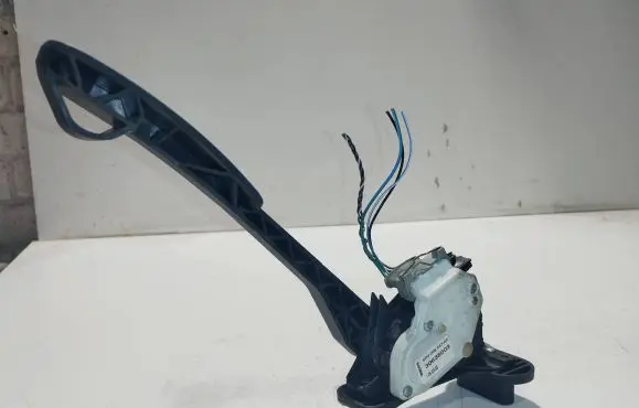 Volvo XC70 Accelerator throttle pedal 30636003 6PV00853700