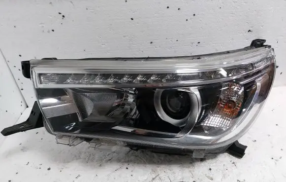 Toyota Hilux (AN120, AN130) Headlight/headlamp