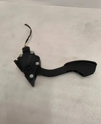 Toyota RAV 4 (XA30) Accelerator throttle pedal 7811042010 1988007270 11G03A0348