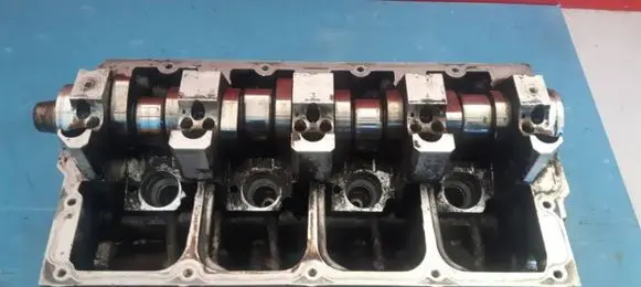 Seat Alhambra (Mk1) Engine head 038103373R