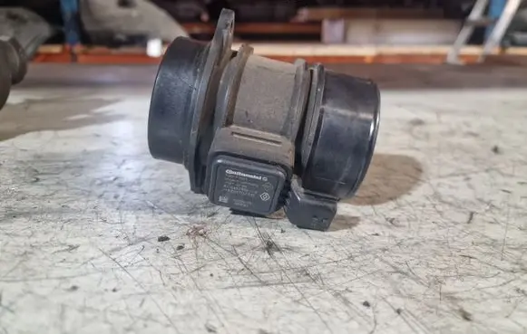 Nissan Juke I F15 Mass air flow meter 8200682558B