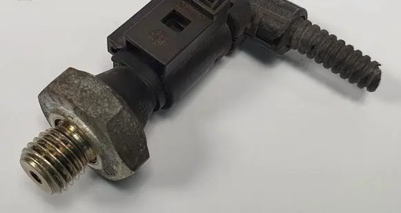 Mercedes-Benz A W169 Oil pressure sensor A0051537828