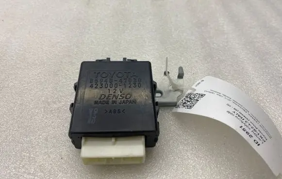 Toyota Prius (XW30) Window wiper relay 8594047030
